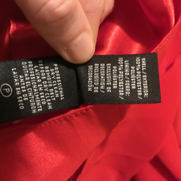 Red V-Neck Pleat Detail Chiffon Dress - Picture 4 of 12